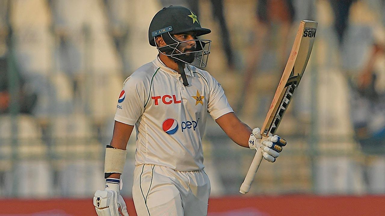 Pakistan fight back after England set stiff target