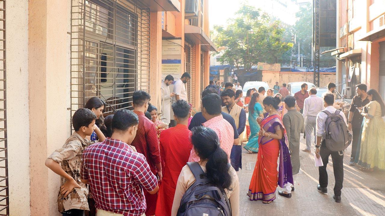 Mumbai: Server crash dampens mood of soon-to-be couples at marriage registration office