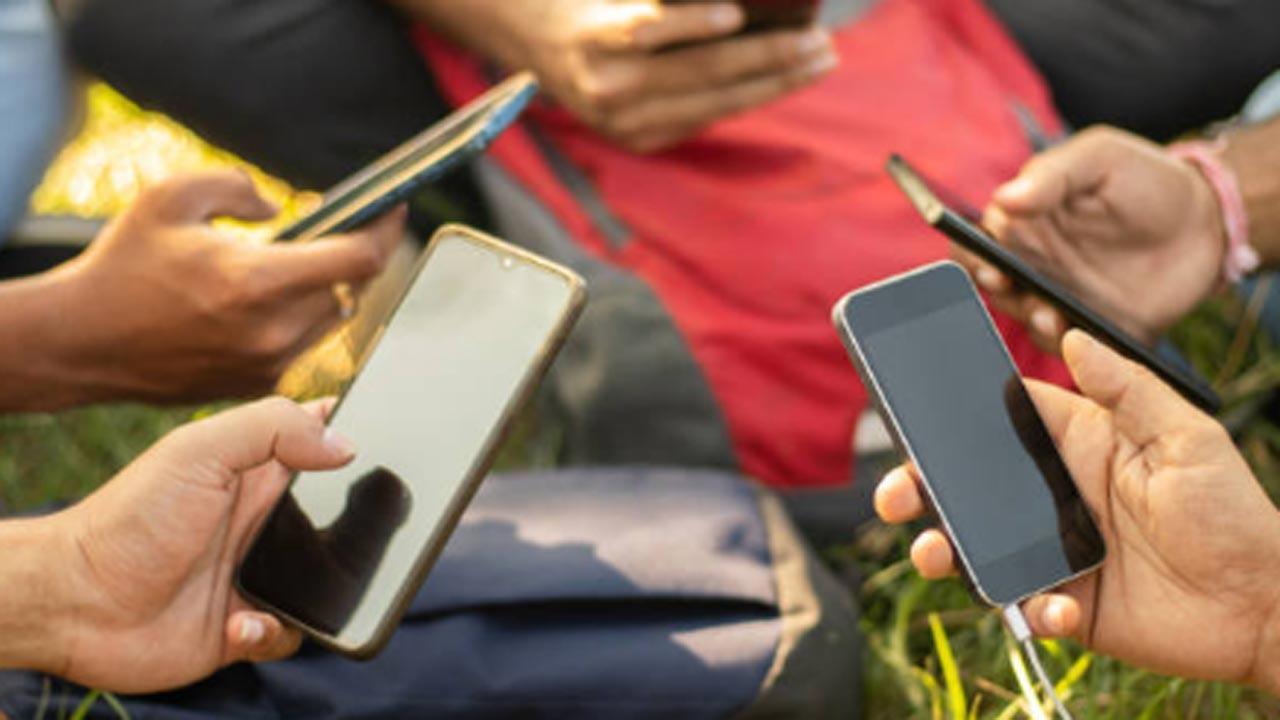 Smartphone shipments in 2023 to stay stagnant amid economic slowdown