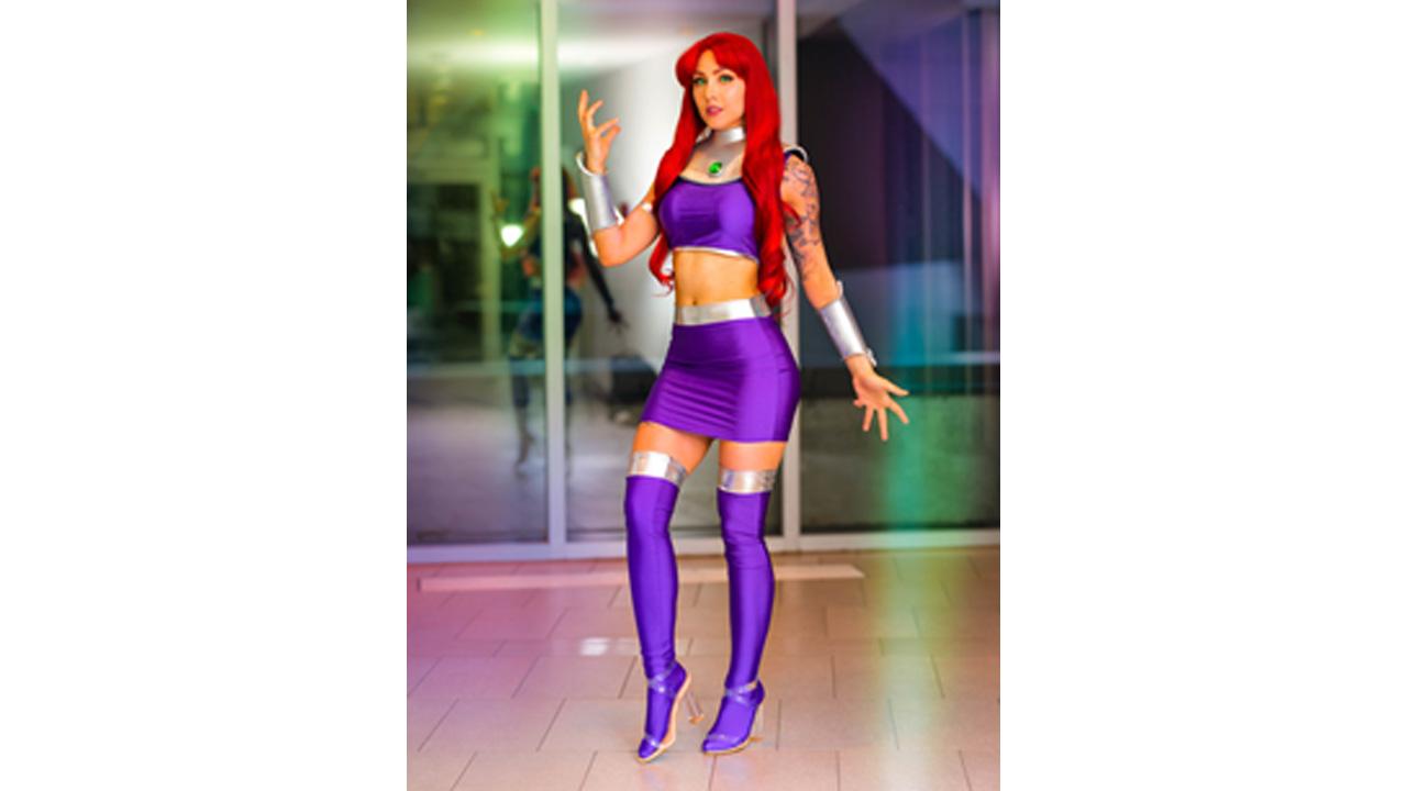 10 absolutely fire starfire cosplays