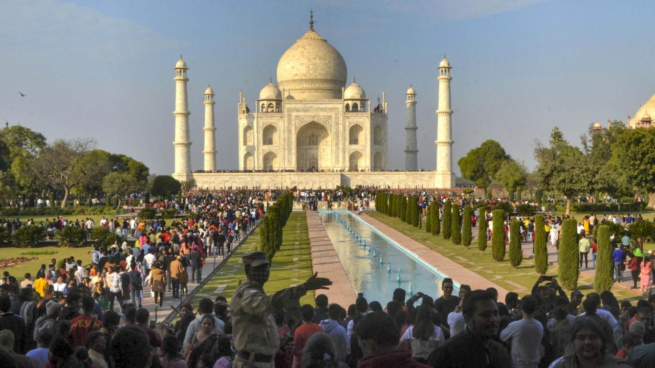 Tourists throng Taj Mahal in Agra for New Year's Eve celebrations