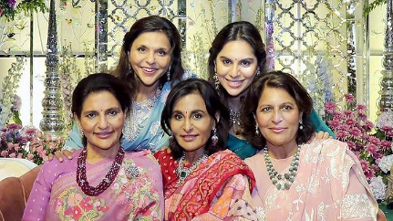 Ram Charan's wife Upasana shares pic with female relatives in ethnic attire, calls them 'most important' in her life