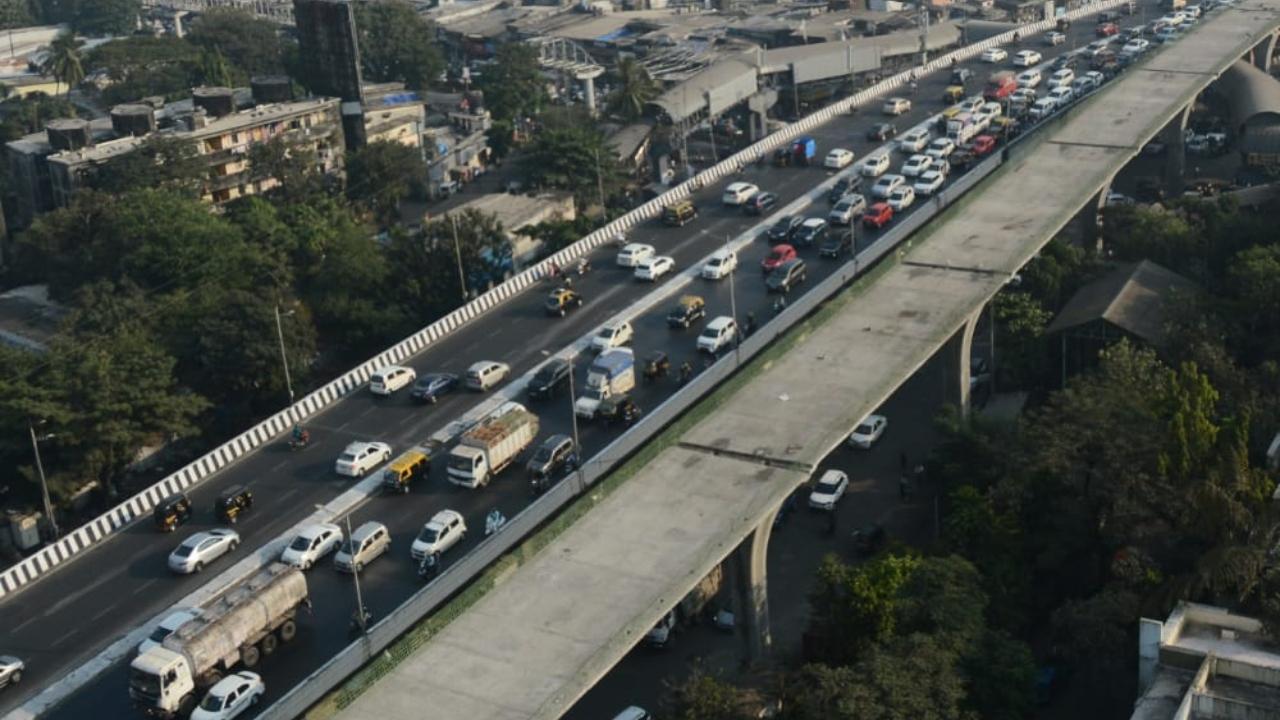 In the advisory, the police had said, due to a pre planned visit of VVIP in Mumbai, the traffic movement on December 2 would be slow between 11 am to 12:30 pm and 2:30 pm to 5 pm.
