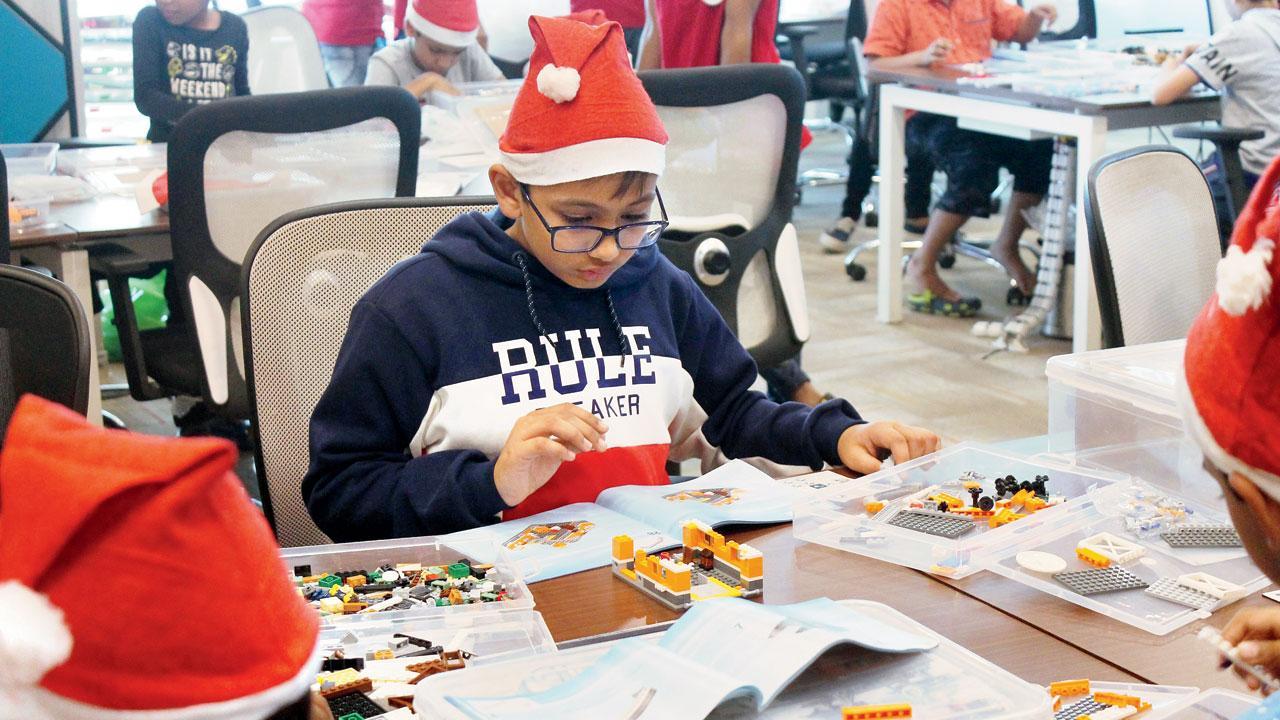 This Christmas, your children can make LEGO-themed memories at this session