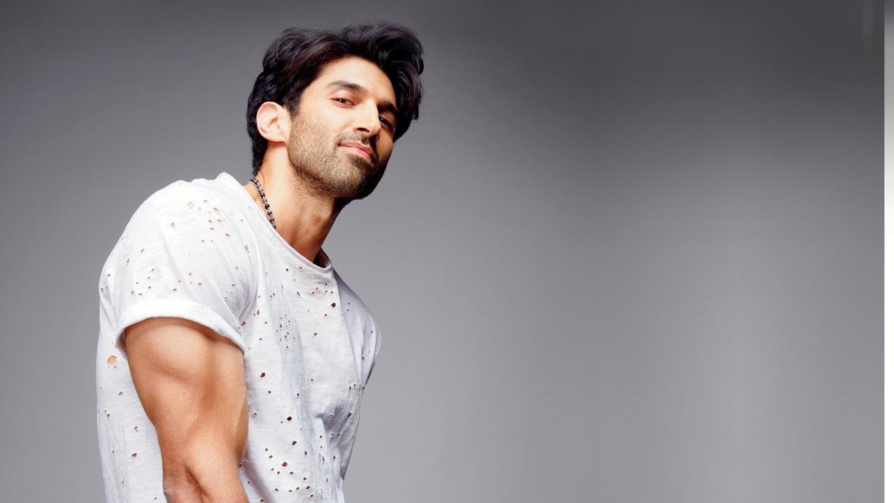 Lover boy Aditya Roy Kapur back to lovin'