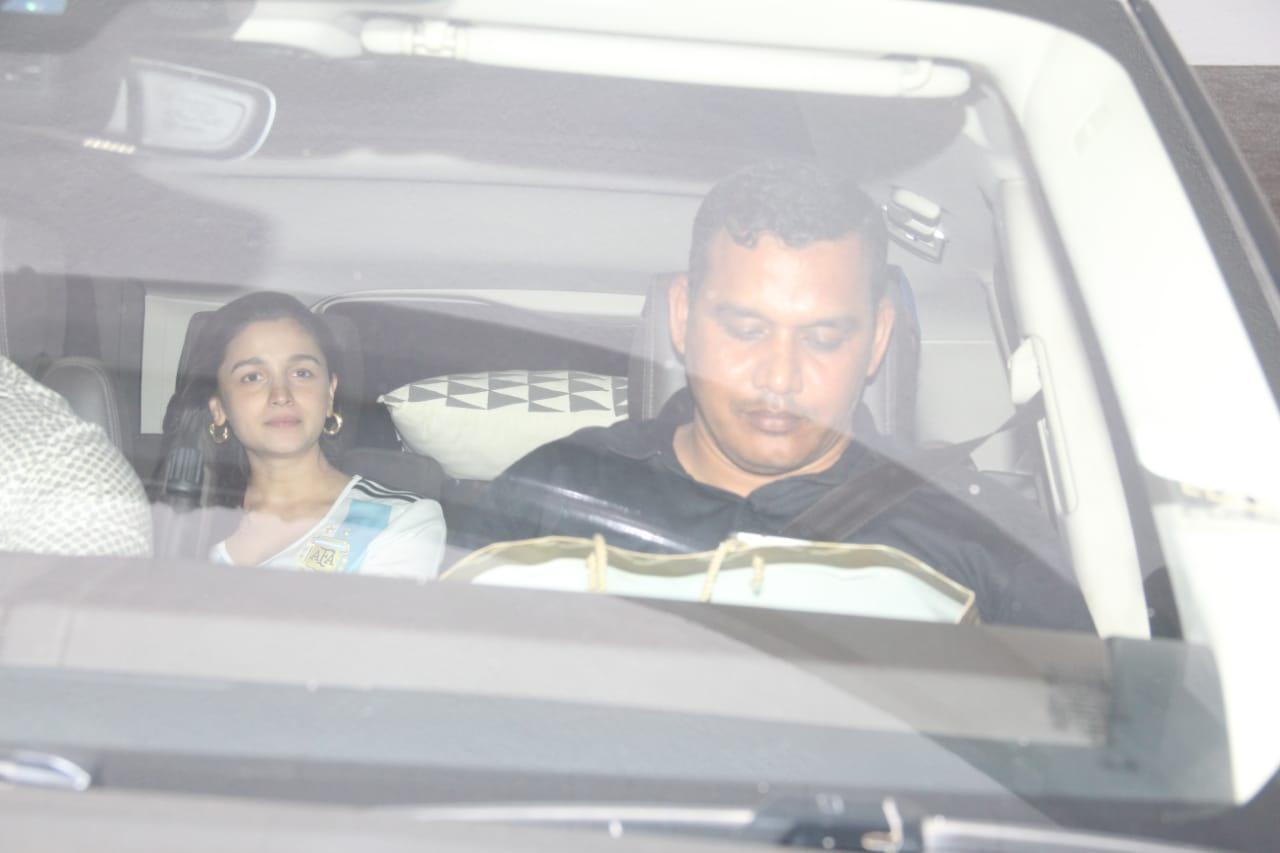 Alia Bhatt has limited her public appearance ever since she welcomed her baby girl last month. On Sunday night she stepped out with her husband to catch the biggest sporting event of the world