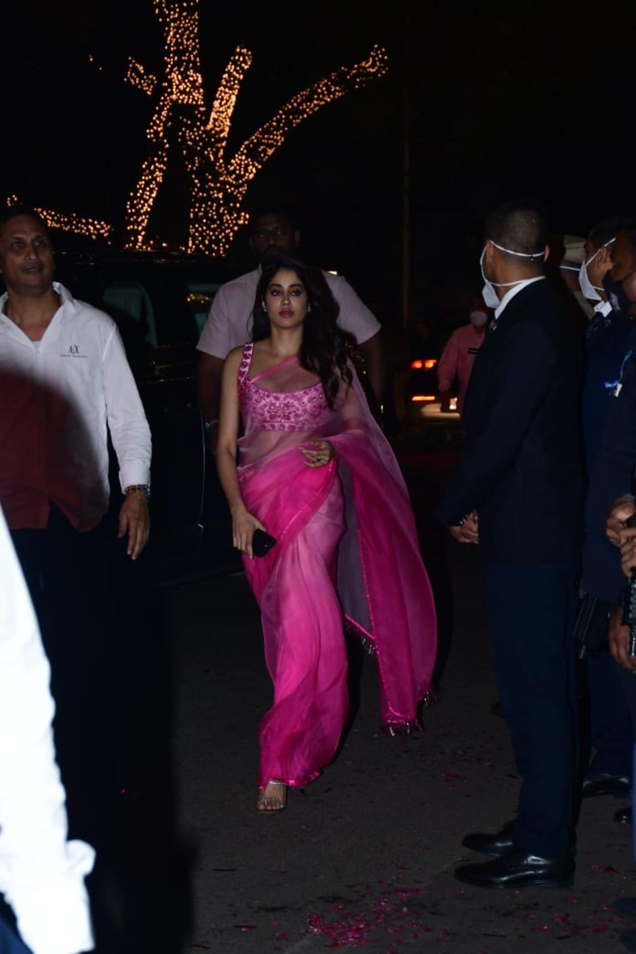 Actress Janhvi Kapoor looked lovely in a pink saree