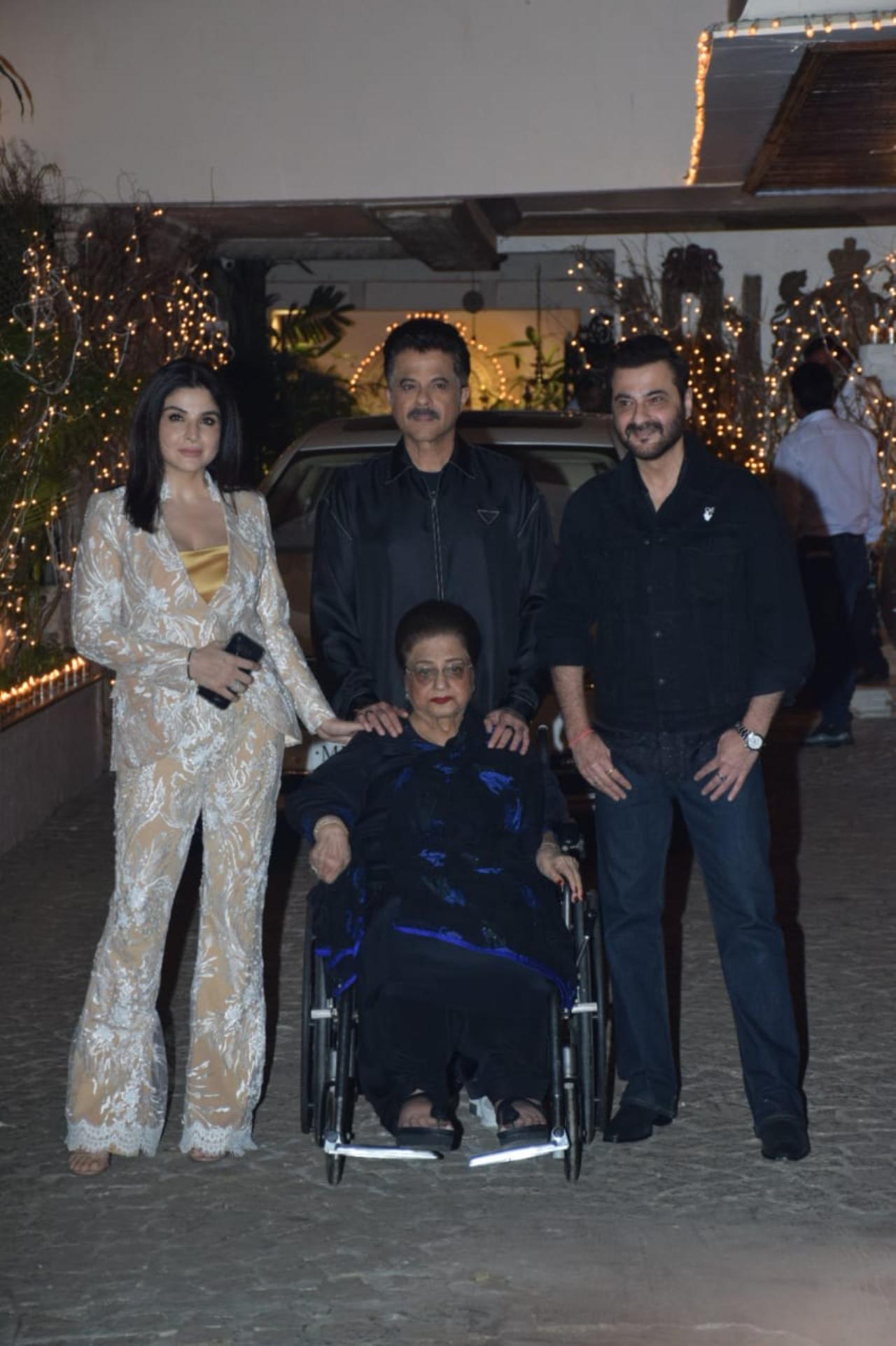 Actor Sanjay Kapoor arrived at the party along with his wife Maheep Kapoor. Sanjay opted for a black shirt and matching jeans. Maheep on the other hand looked beautiful in casual yellow coat pants with a matching deep-neck top. They also posed with Anil Kapoor and their mother for the paparazzi