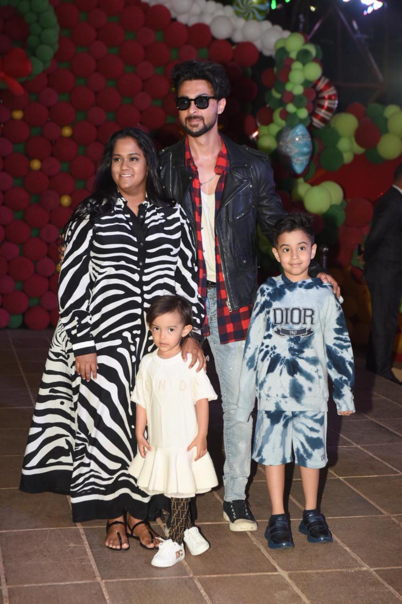 Actor Aayush Sharma, his wife Arpita Khan Sharma, and both children Ayat and Ahil were spotted posing in front of the shutterbugs. The ‘Antim’ actor donned a black jacket over a red checked shirt and blue jeans, whereas Arpita was seen in a black and white printed Kurti