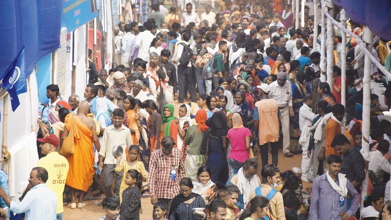 Mumbai: BMC pulls out all stops as pilgrims throng Dadar’s Chaityabhoomi