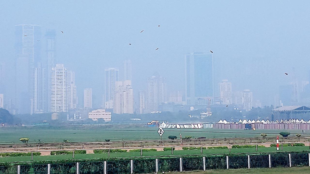 Several areas, including Mazgaon, Chembur and Malad, were reported to be in the ‘poor’ category, recording an AQI of 200 and above in the early part of last week.  Pic/Sayyed Sameer Abedi