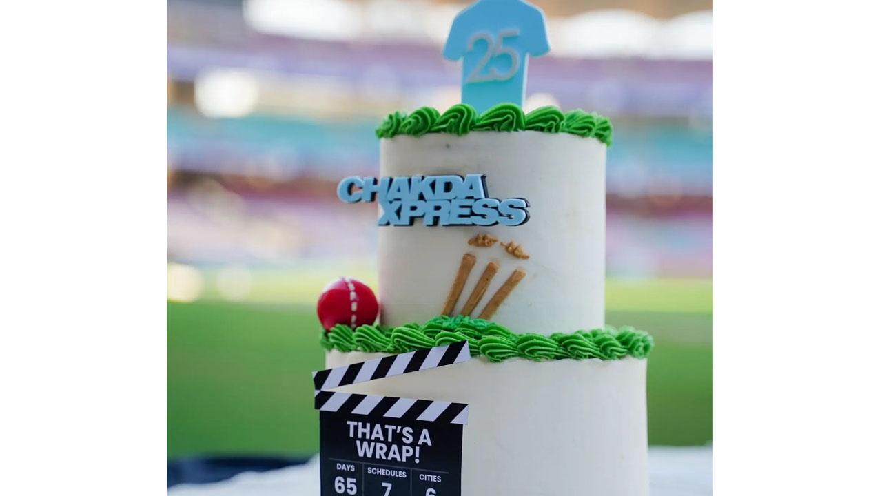 Celebrations aren't complete without cake! This customised cake has Jhulan's jersey number and a clapper board announcing the film's wrap. 