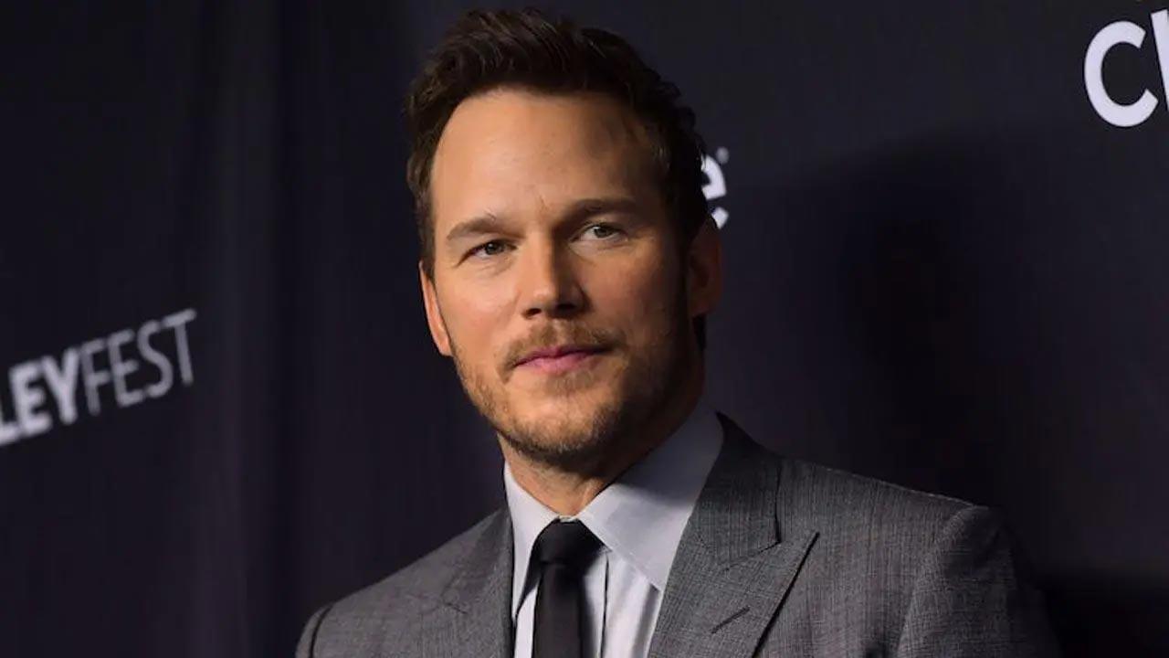Superheroes don't impress bees: Chris Pratt stung in the eye