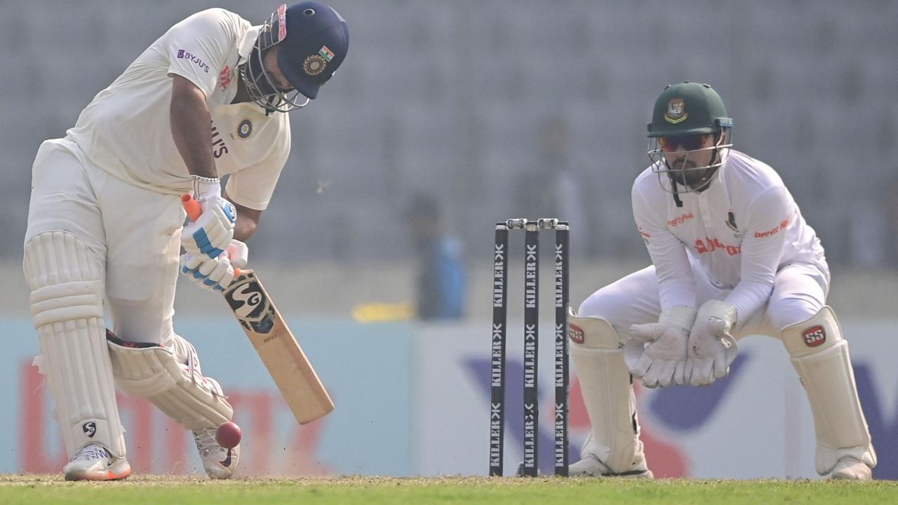 Taijul rocks top-order as India reach 86 for 3 at lunch