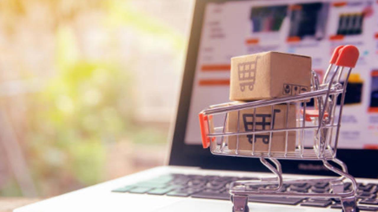 2022 saw global e-commerce revenue drop by USD 250 bn