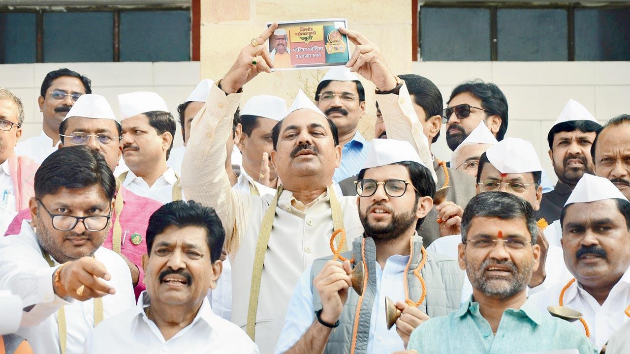 Maharashtra CM Eknath Shinde tables resolution to condemn atrocities in Karnataka; all parties unanimously clear it
