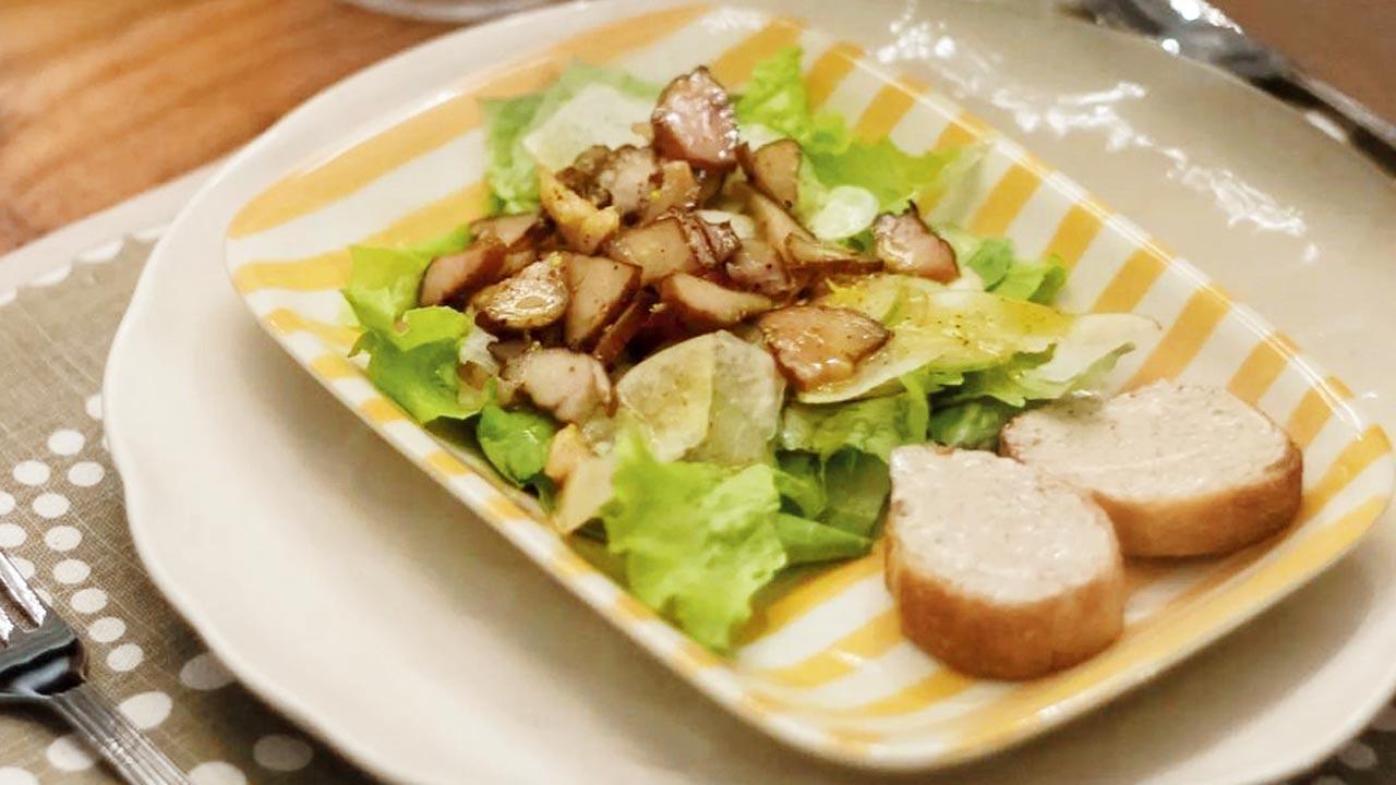 Doh syiar thad salad (smoked chicken salad). Pics courtesy/@daphithehappybaker