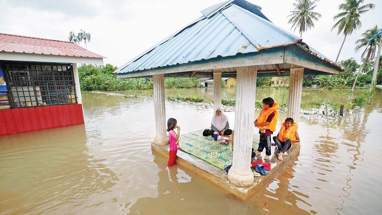 Malaysia: 70,000 forced to evacuate over floods