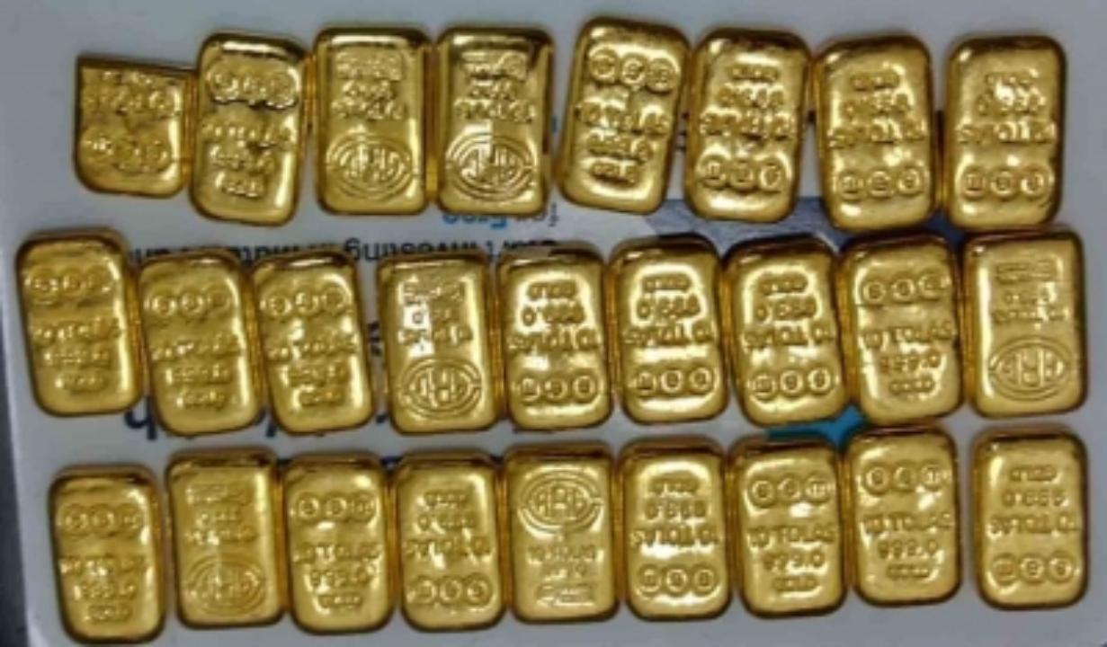 Two Delhi cops extort Rs 50L worth gold from two businessmen at IGI airport