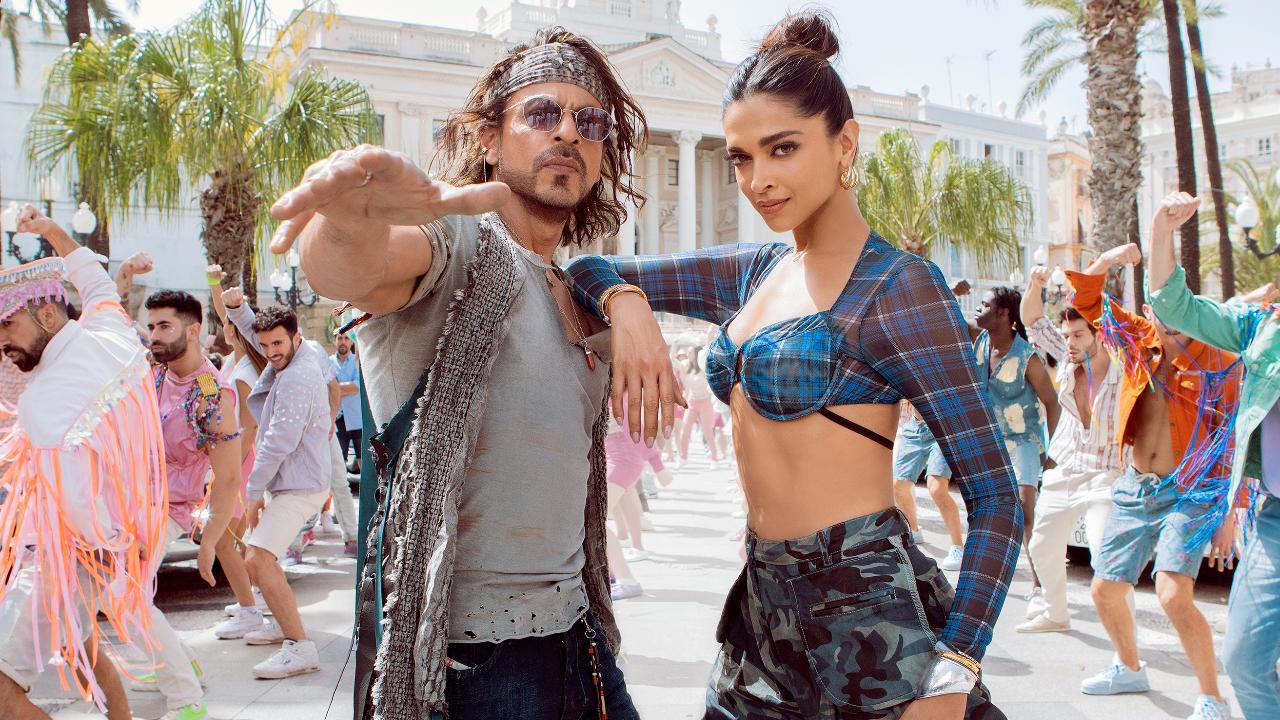 'Jhoome Jo Pathaan' out, Shah Rukh Khan grooves with Deepika Padukone in latest party anthem
