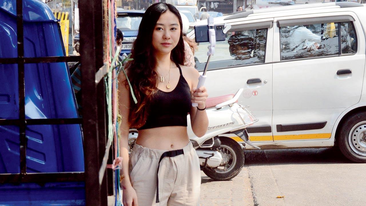 South Korean live-streamer Hyojeong Park in Khar West, where Mobeen Chand and Mohammad Naqeeb sexually assaulted her last week. Pic/Sayyed Sameer Abedi