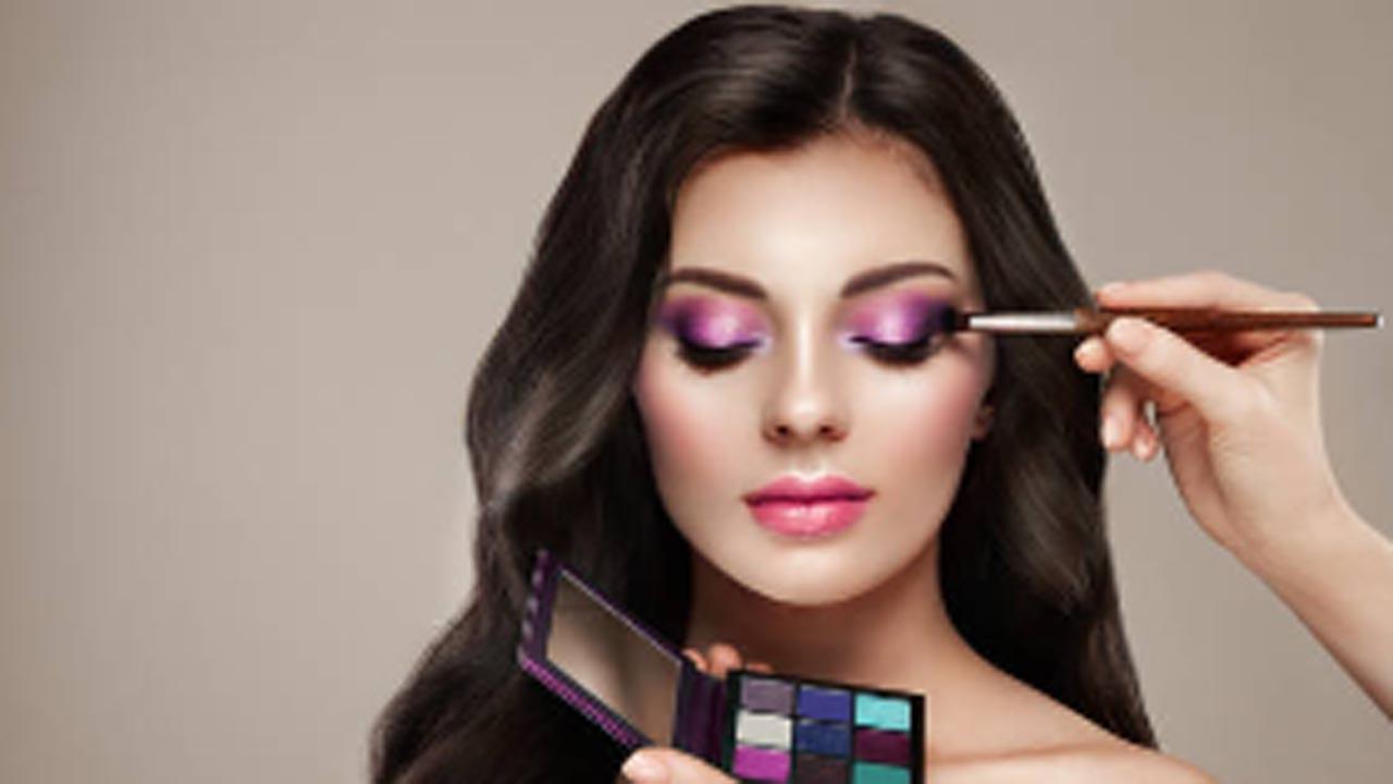 New Year 2023: Got a date? Here are 6 makeup looks for you