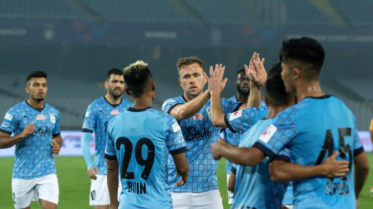 ISL 2022-23: Mumbai City FC reclaim top spot after dominant win over East Bengal FC