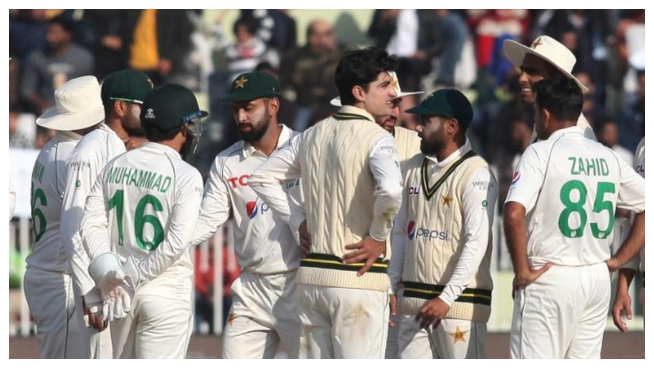 Confident Pakistan brings down target to 174 in 1st Test