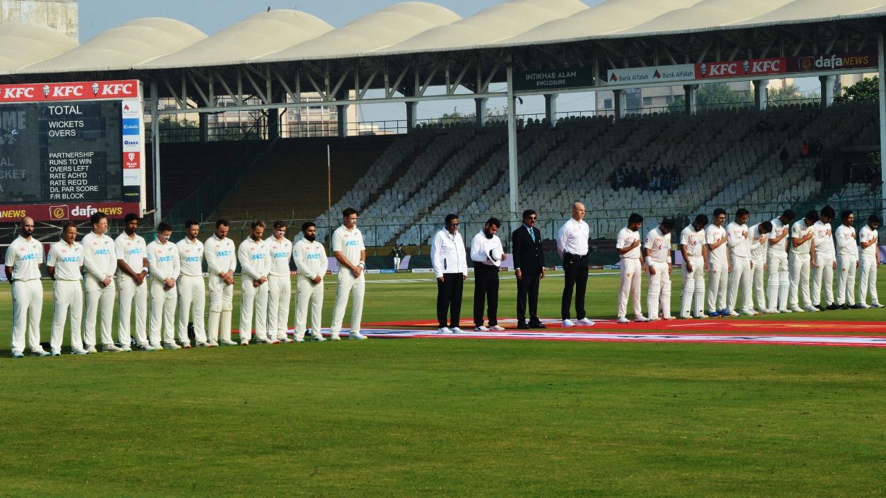 Pakistan wins toss, elects to bat against New Zealand