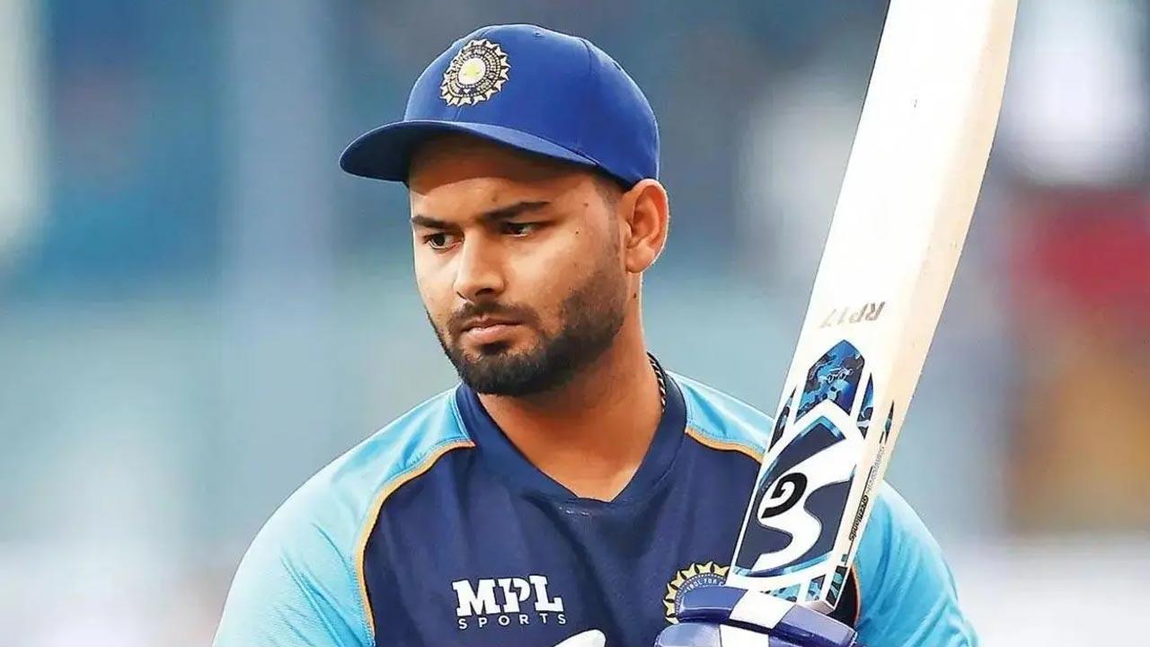 Cricketer Rishabh Pant suffers injuries in car accident