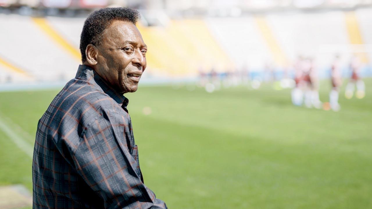 Pele’s health deteriorates