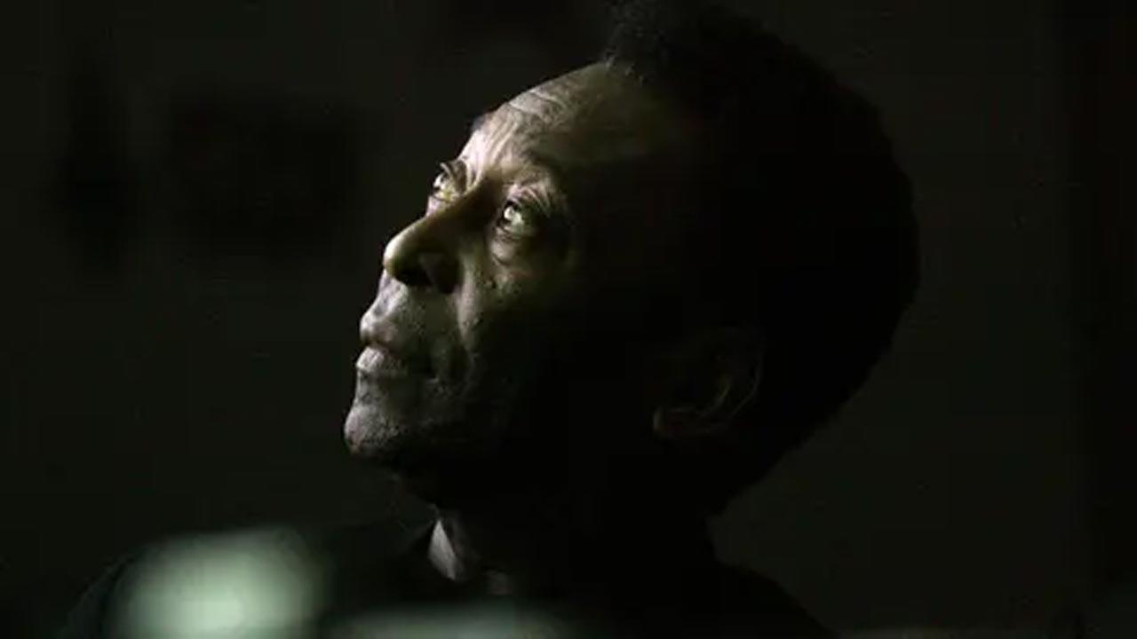 Pele’s family gather at hospital bedside for Christmas