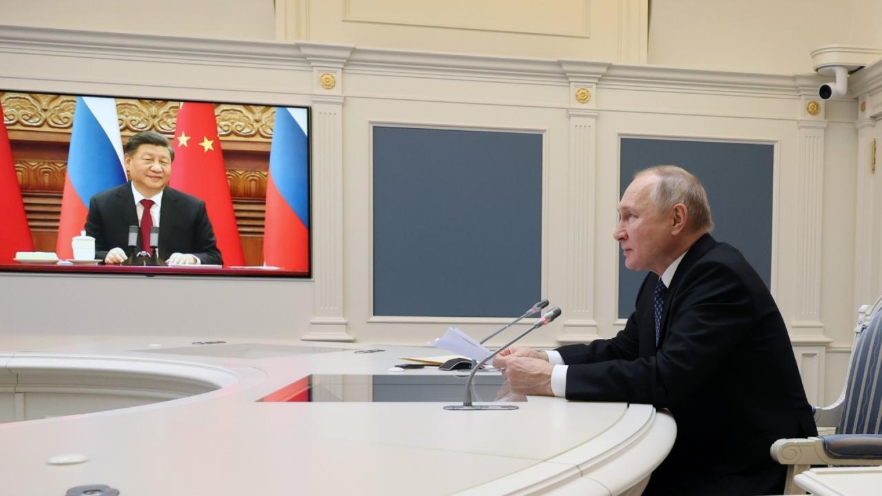 Vladimir Putin tells Xi Jinping that he wants to ramp up military cooperation