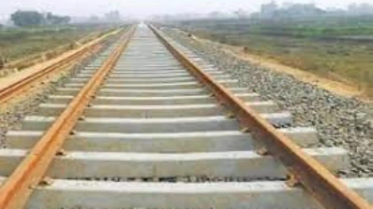 Jharkhand: Locals block Howrah-New Delhi railway track in Dhanbad to protest cancellation of Asansol-Varanasi train