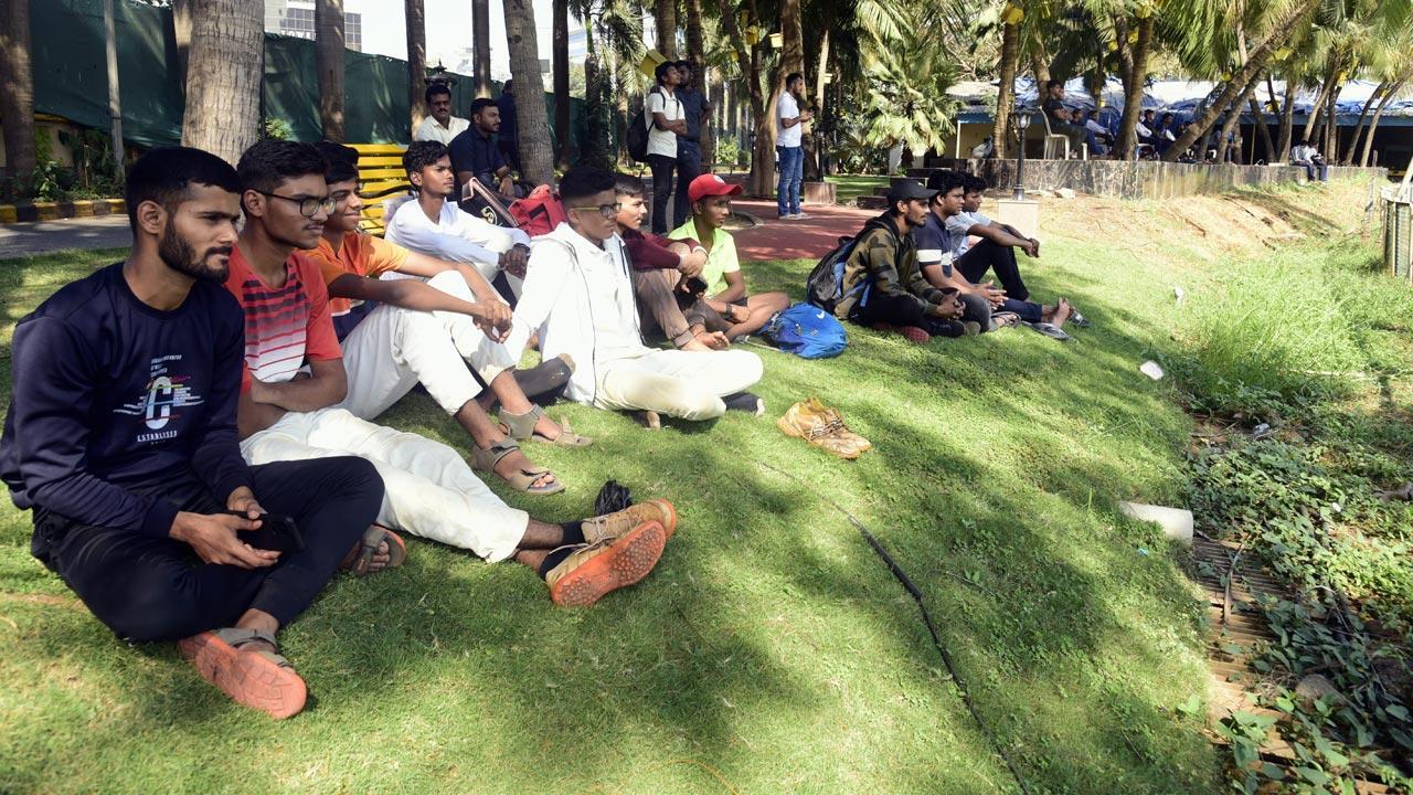 No stands, but spectators enjoy Day One action of Ranji tie