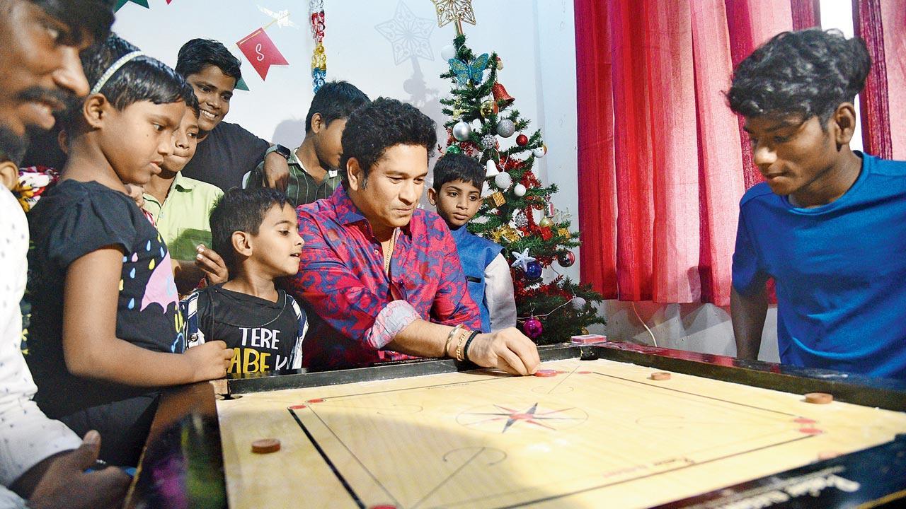Sachin Tendulkar surprises happy feet home kids