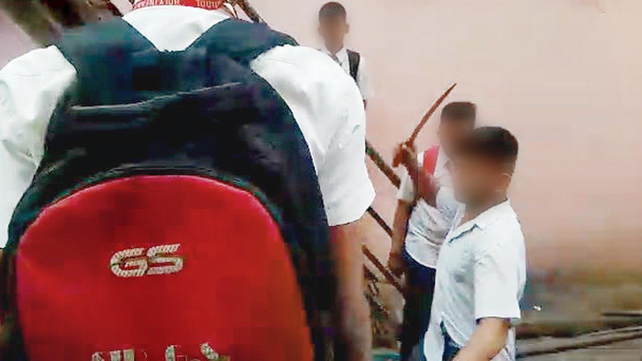 Mumbai Crime: 15-year-old slashes schoolmate in Kandivli