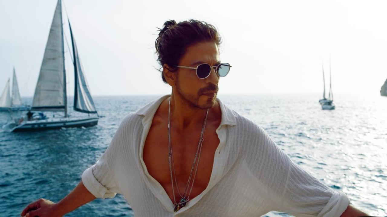 King Khan humbly answered questions asking his opinion on personalities in the film industry, showering praises on some and revealing his willingness to work in films with others. Read full story here