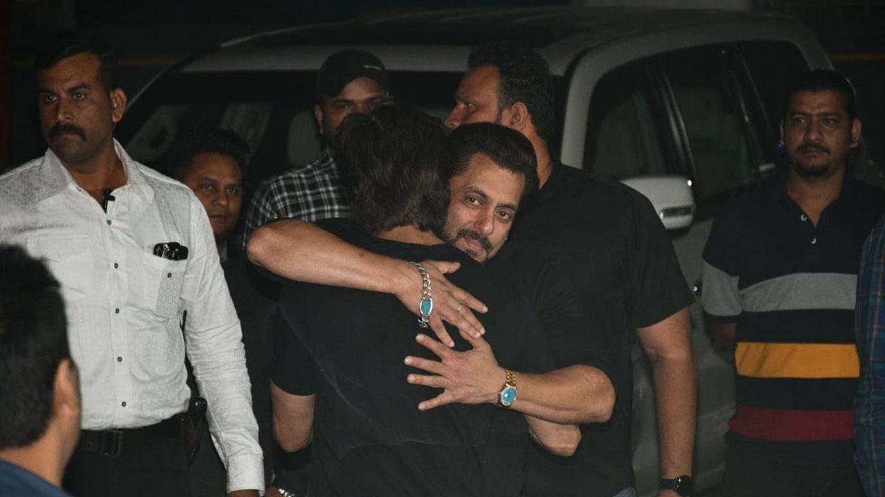 Salman had a joint party with sister Arpita Khan's daughter Ayat Sharma, who turned three and shares her birthday with the actor. 