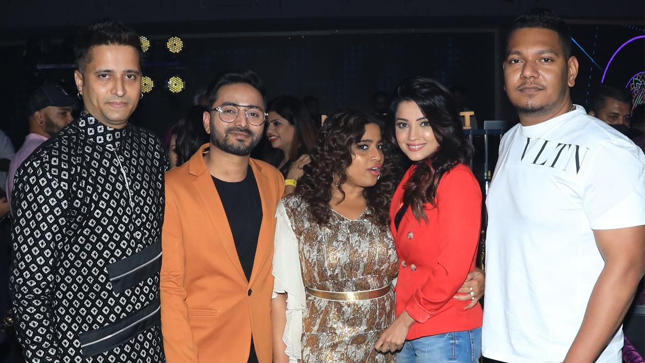 Adaa khan, Faizan Ansari, Ridheema Tiwari spotted at Sameer Salmani's Party at Amethhyyst lounge & bar !