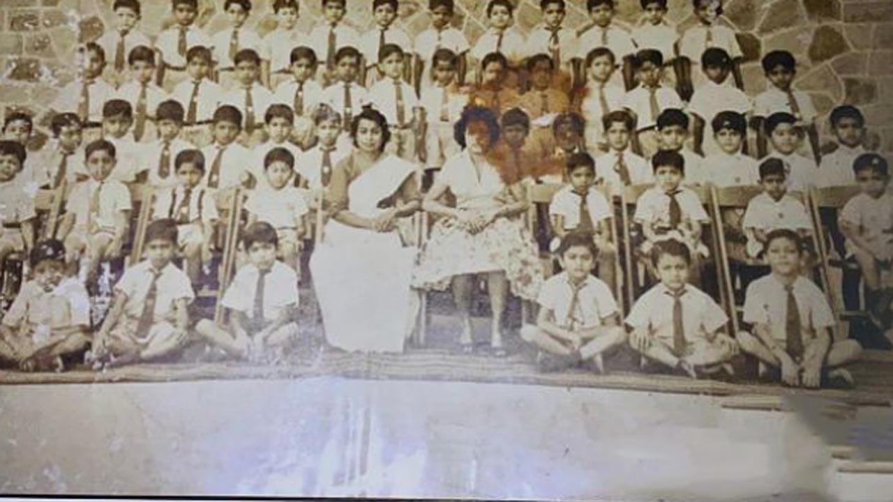 Can you spot Anil Kapoor in this throwback photo from his school days?