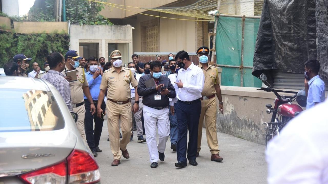 BMC team inspects Narayan Rane's bungalow in Mumbai
