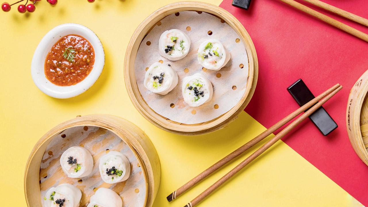 Black pepper prawn dumpling