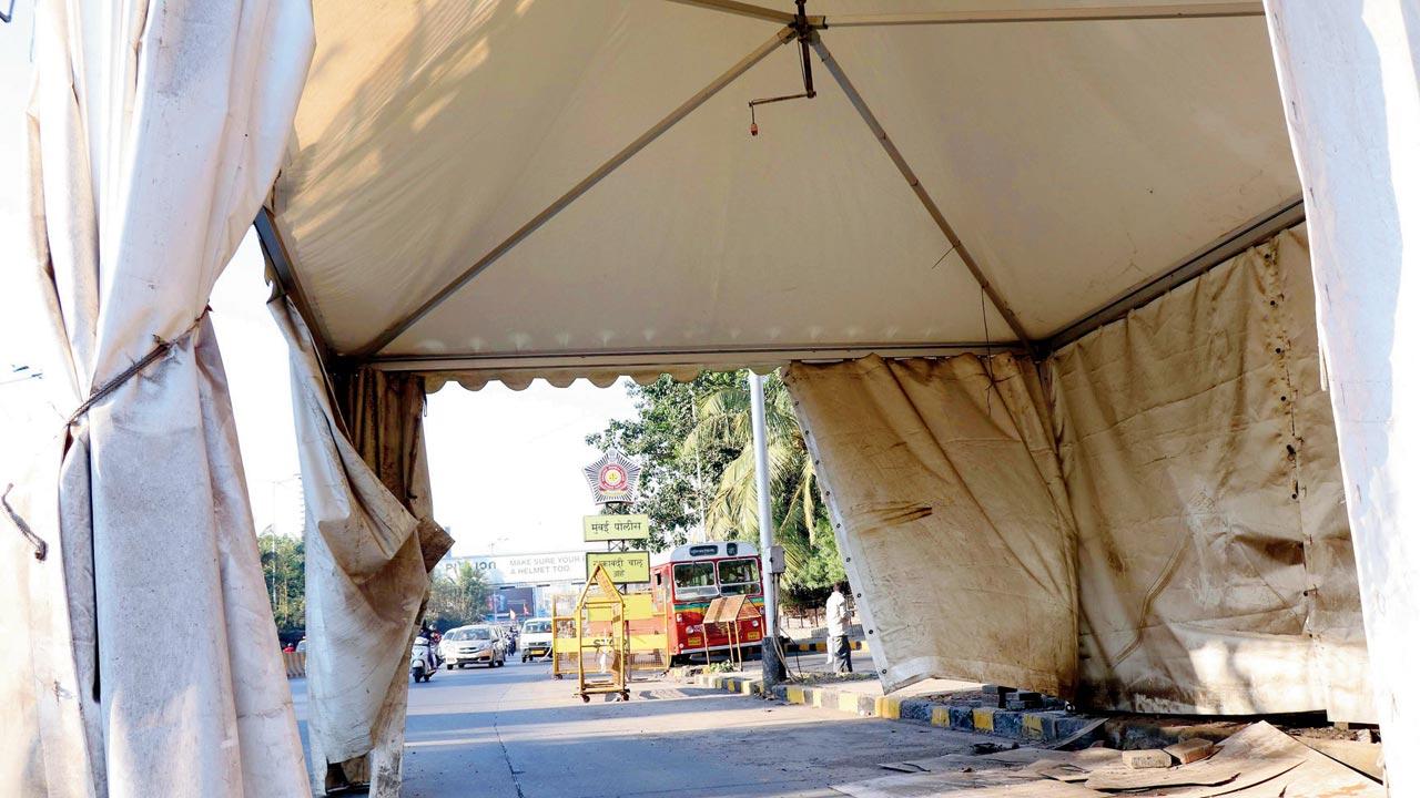 This tent at Mahim actually blocks a road