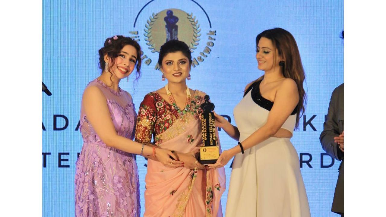 Deepali Kambale wins The Dadasaheb Phalke Indian Television Award 2021 