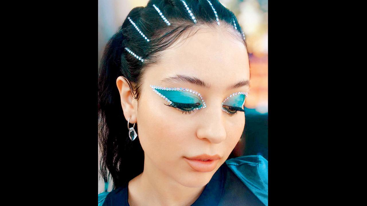 Expert shares make-up tips for you to recreate Euphoria's looks