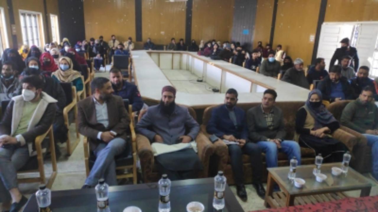 Civil society members, scholars hold a symposium to revive Kashmiri language and culture at J&K's Ganderbal