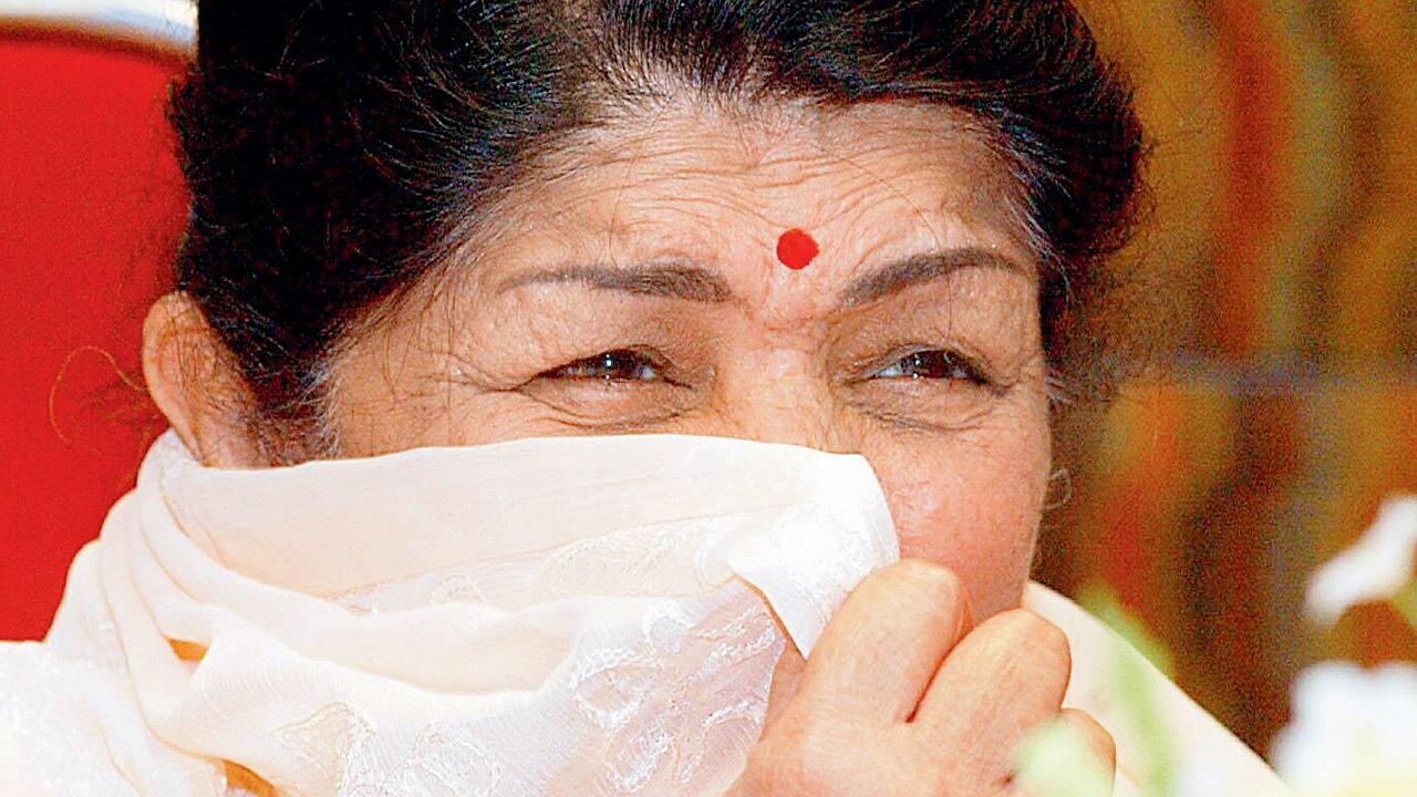 While Lata Mangeshkar was under aggressive therapy, her health condition kept fluctuating and she remained in the ICU. File pic/Rane Ashish