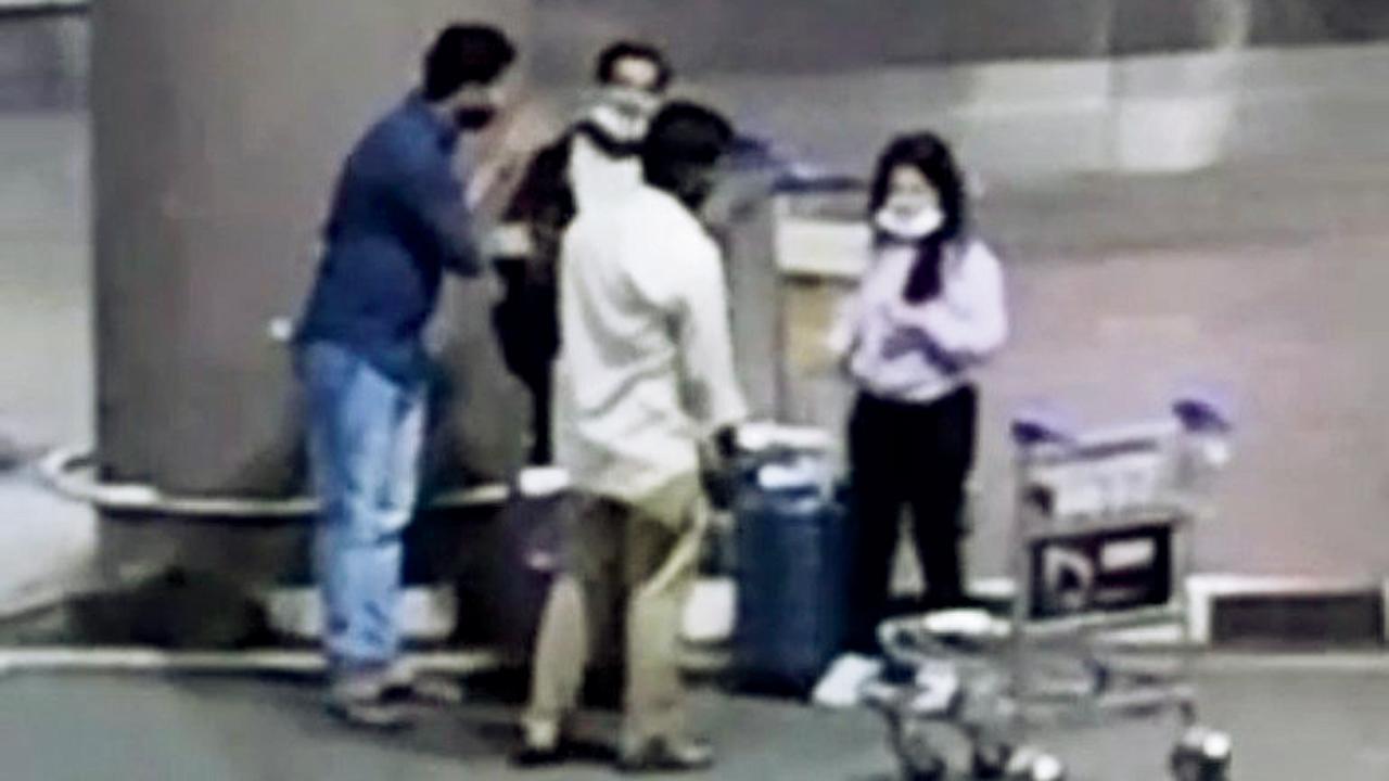 Mumbai crime Imposters cheating fliers