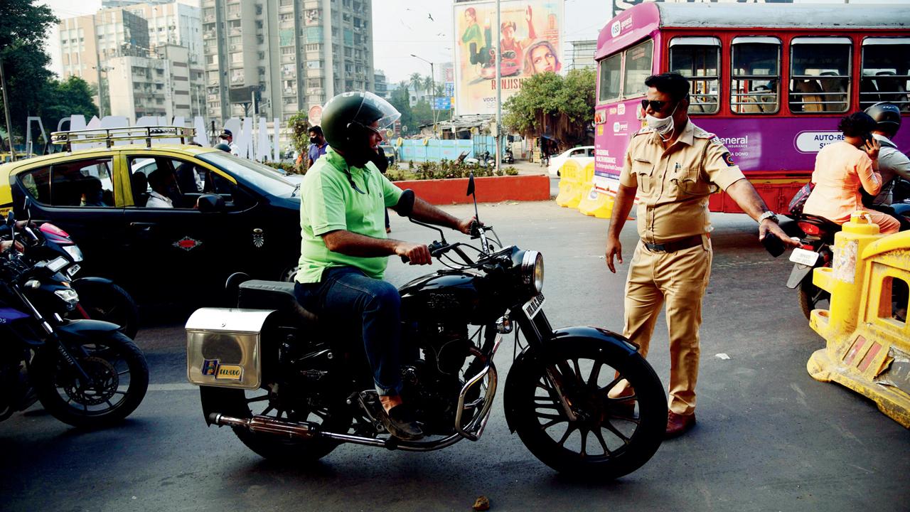 A cop on duty on Mahim Causeway, on January 13. Pic/Pradeep Dhivar